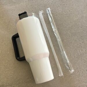 NIB NWT 40oz TUMBLER WHITE BLACK WATER BOTTLE